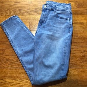Light Wash Old Navy Rockstar jeans